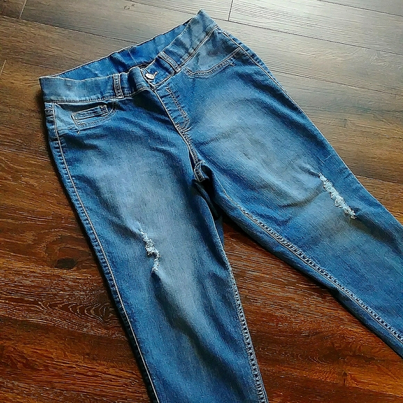 Lane Bryant Distressed Jeans - Picture 4 of 14